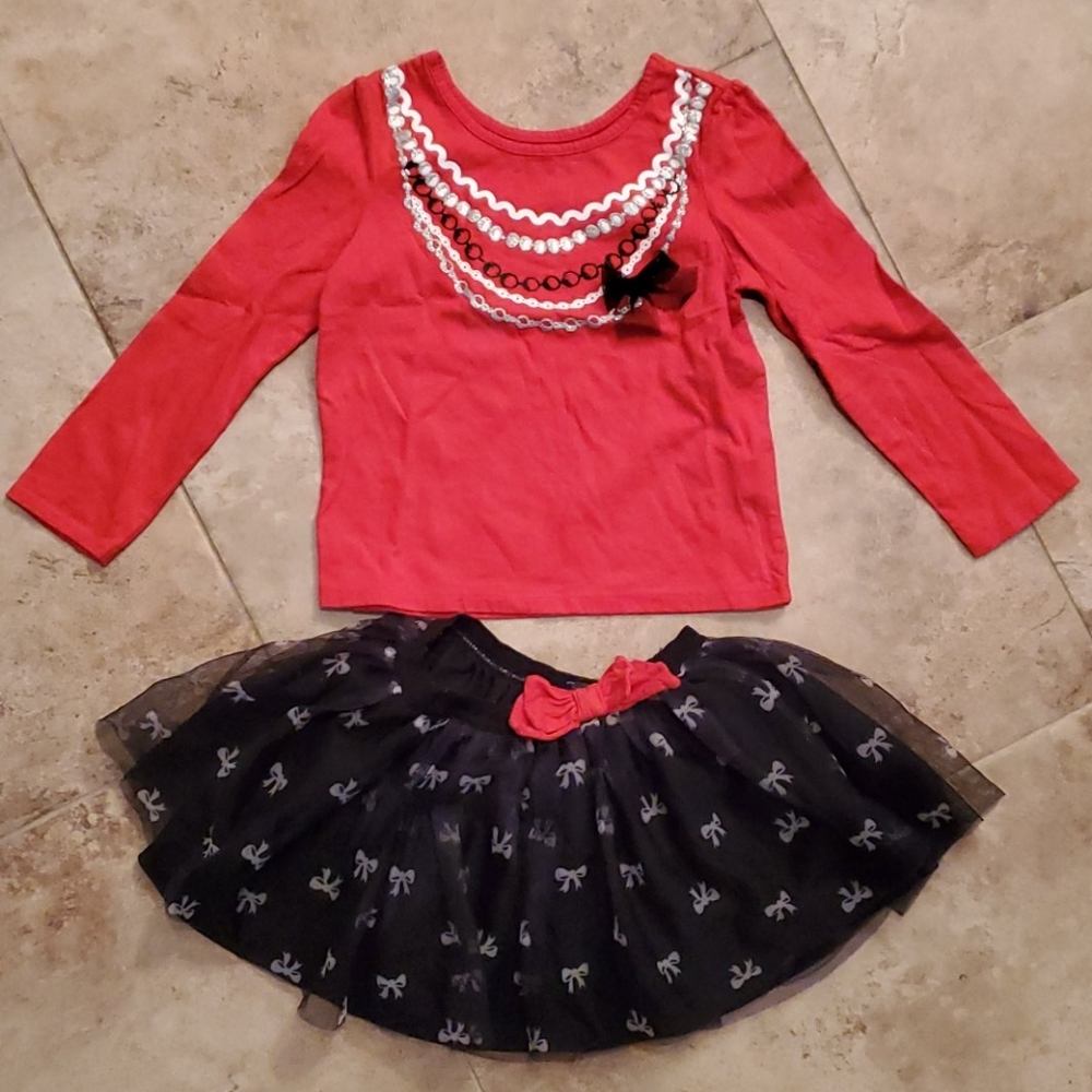 Size 3T. - Picture 1 of 3